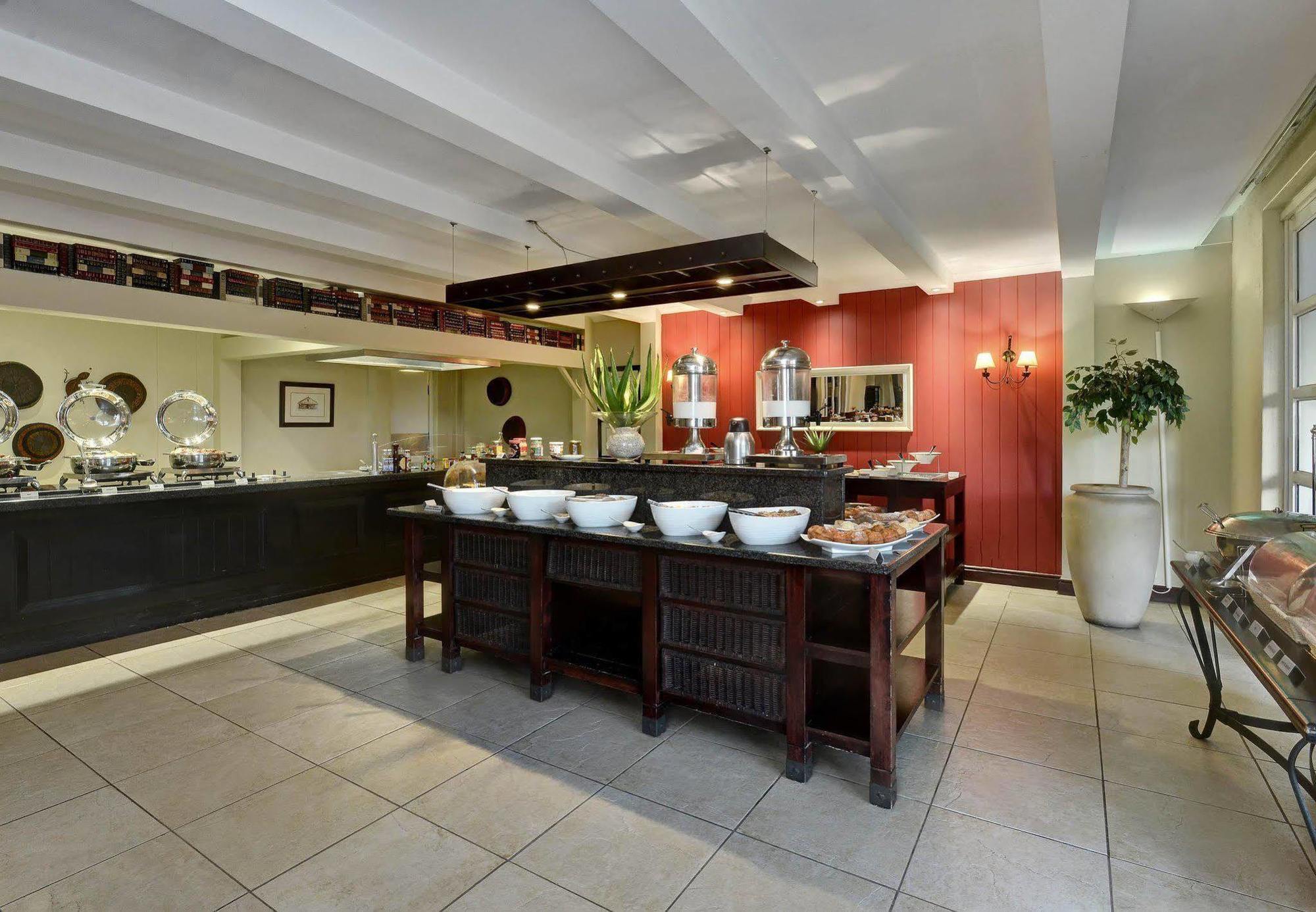 Protea Hotel By Marriott Mahikeng Махикенг Екстериор снимка