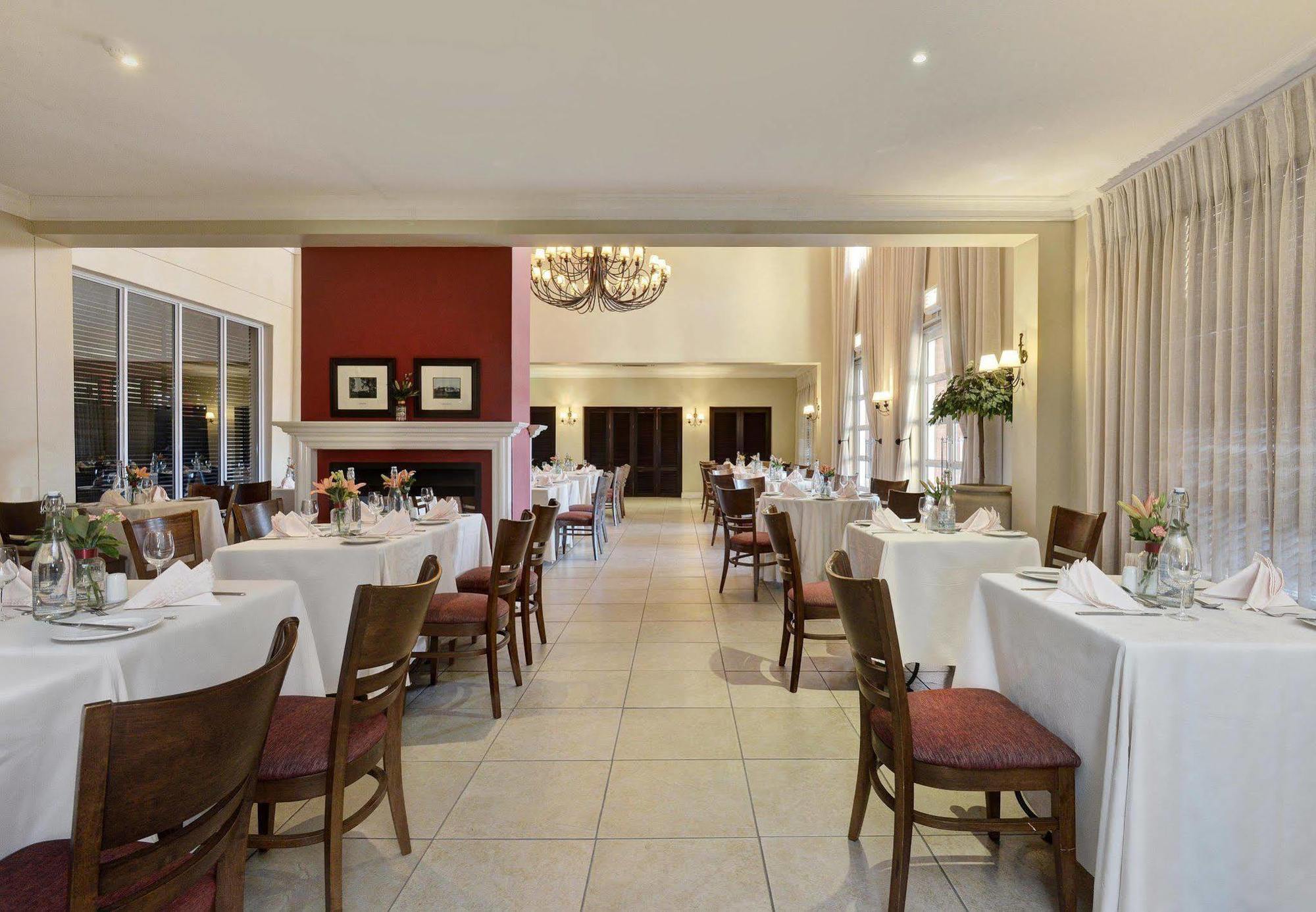 Protea Hotel By Marriott Mahikeng Махикенг Екстериор снимка