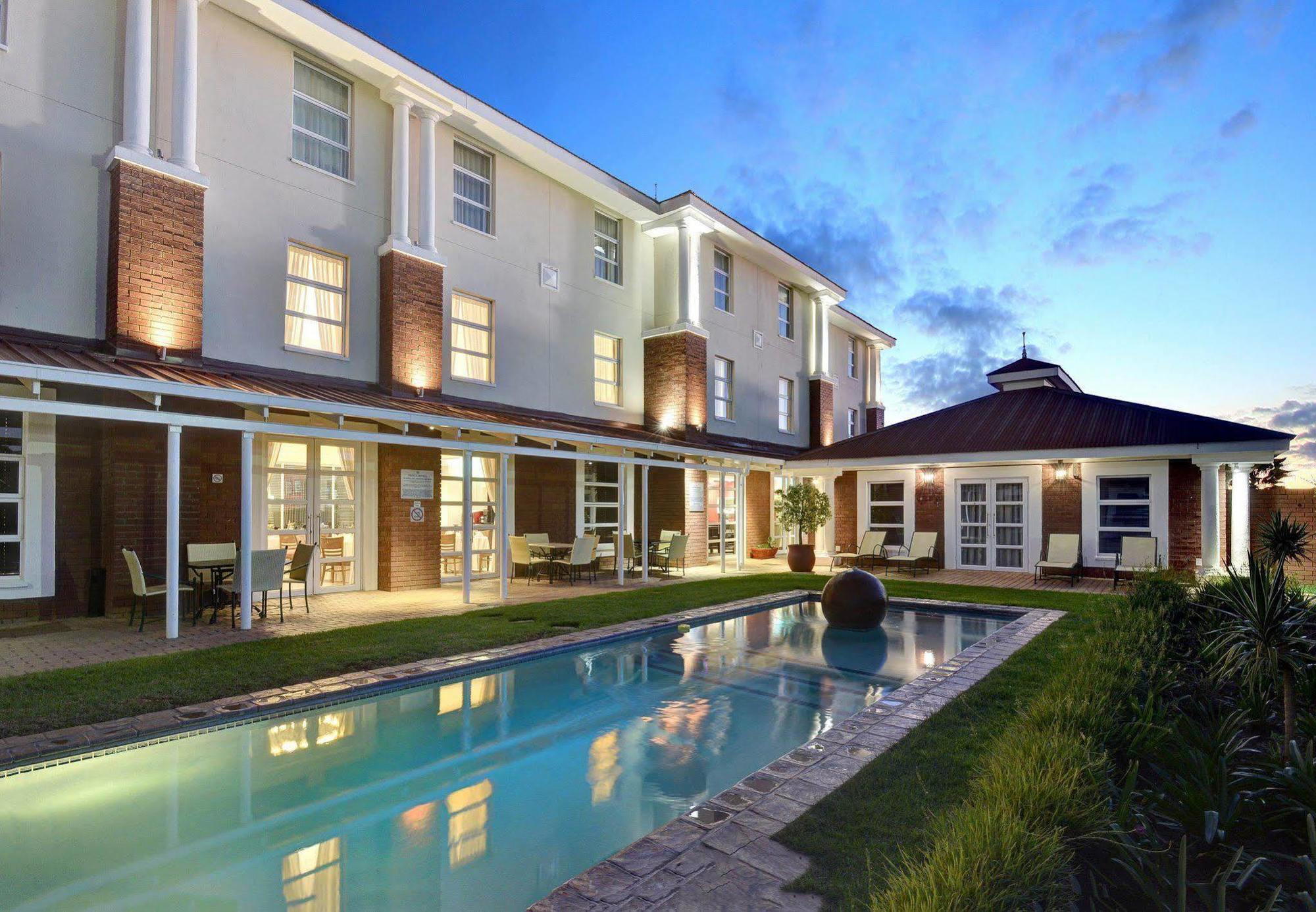 Protea Hotel By Marriott Mahikeng Махикенг Екстериор снимка