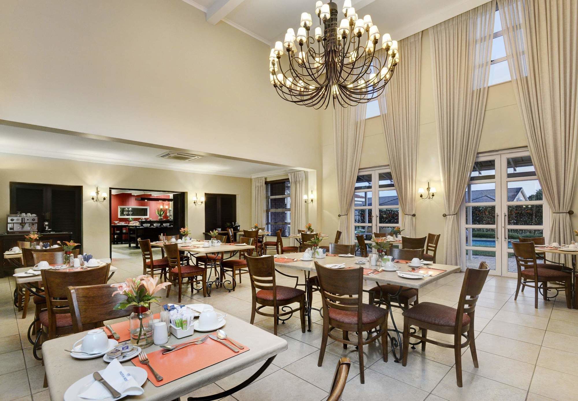 Protea Hotel By Marriott Mahikeng Махикенг Екстериор снимка