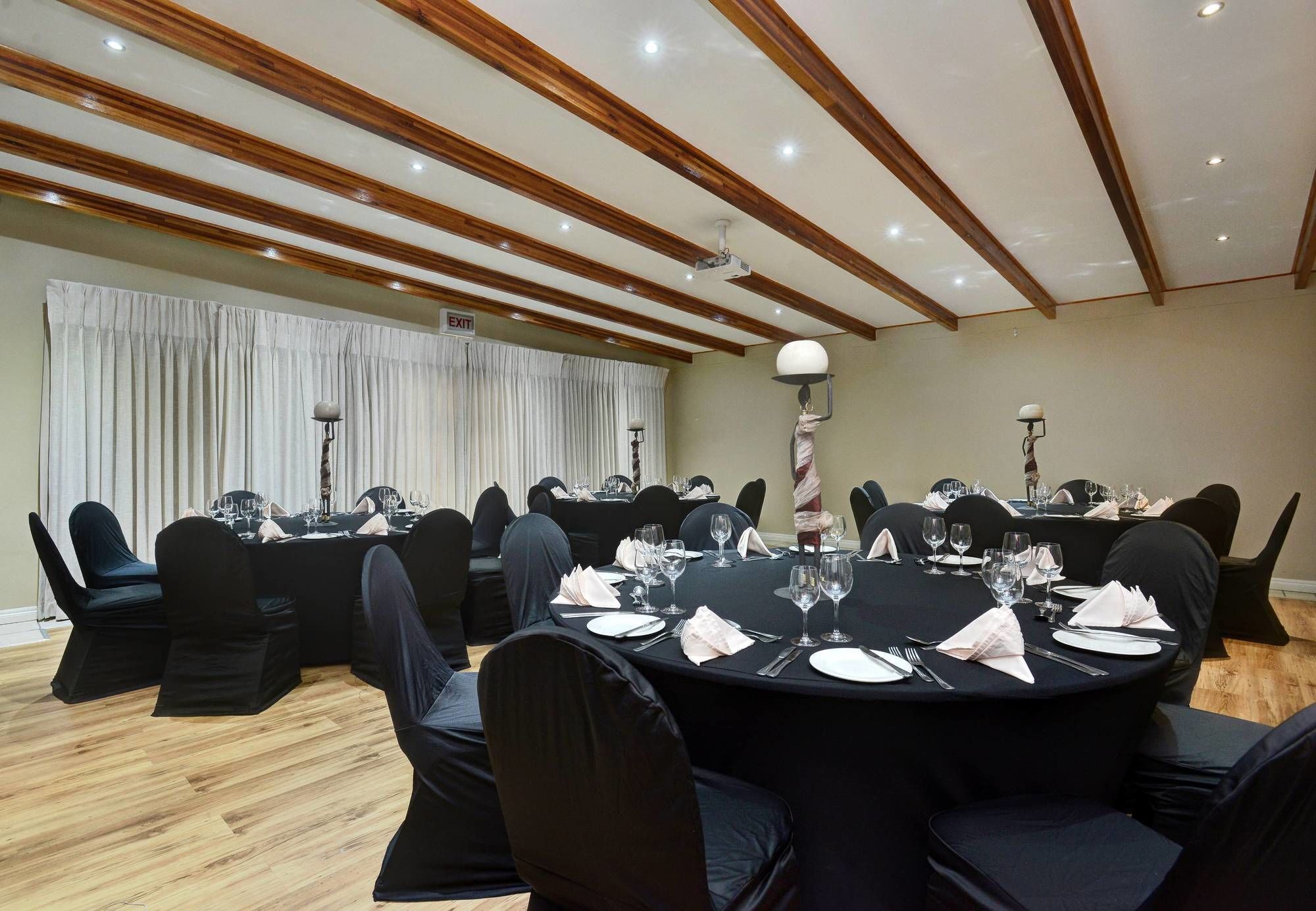 Protea Hotel By Marriott Mahikeng Махикенг Екстериор снимка